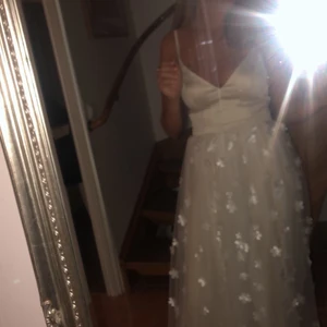 Balklänning  - Storlek 34, passar som en 36a fint skick. Använd en gång. Köptes för 2400