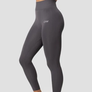 ICIW tights - Säljer dessa träningstights från ICIW som är använda 2 gånger, hör av er för egna bilder! Nypris: 600kr