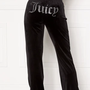 Juicy couture byxor storlek L - Säljer mina juicy byxor i storlek L, dom är använda ett fåtal gånger men har inga defekter. Skriv för fler bilder.