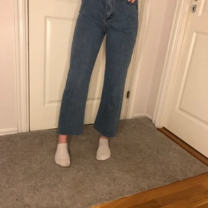 SHEIN jeans storlek S - Ett par jeans som är bekväma, en lite kortare modell jag är 170 lång