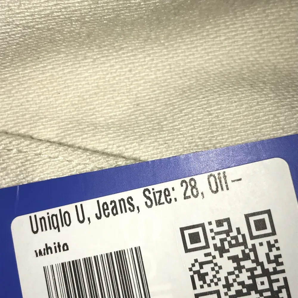 Skitsnygga oanvända uniqlo jeans! Nypris 500kr storlek 28. Jeans & Byxor.