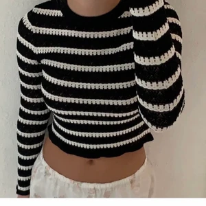 Randig tröja - Säljer denna jätte snygga tröja ifrån zara då den inte kommer till användning🥰 frakt ingår inte i budet!!