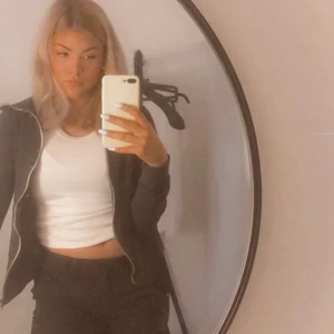 Hoodie med dragkedja  - Ny skick, mörk blå