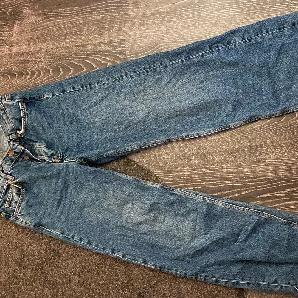 Jeans från vero Moda low waist i strl 36. Jeans & Byxor.