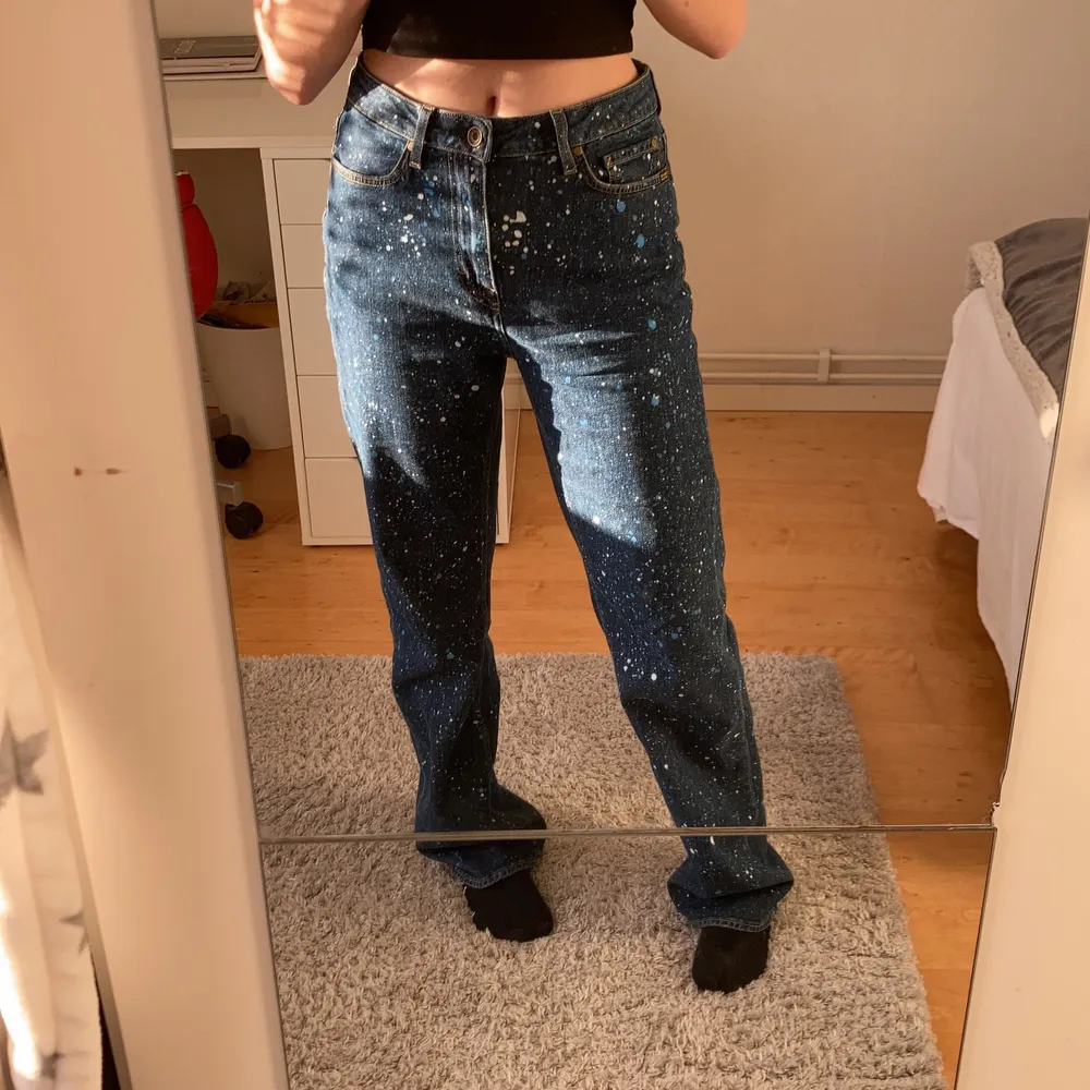 Säljer mina asballa tiger of Sweden jeans eftersom de inte kommer till användning längre :) Köpte dem för 800kr och har inga defekter! . Jeans & Byxor.