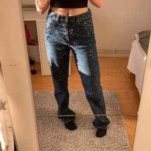 Säljer mina asballa tiger of Sweden jeans eftersom de inte kommer till användning längre :) Köpte dem för 800kr och har inga defekter! 