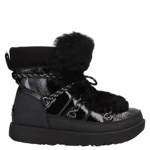 UGG special edition - Som nya! Dessa är stl. 37, men skulle säga att de är mer 36 eller 36,5 i storlek. Säljes pga felköp med storlek. Dessa är verkligen supersnygga, äkta fårskinn, mycket päls. De tål även väta betydligt bättre än ”vanliga uggs-modeller”. Äkta förstås. Köpta på YOOX.com för 225 EUR