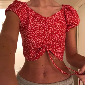 Topp från lindex - Topp från Lindex i fint material! Frakt tillkommer🙌🏽