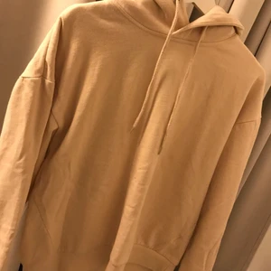 Beiget hoodie  - En jätte fin beige hoodie som jag inte längre använder då jag har 2!