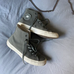 Converse  - Snygga lite ovanliga gröna converse storlek 38. Knappt använda så i fint skick!💗🌸