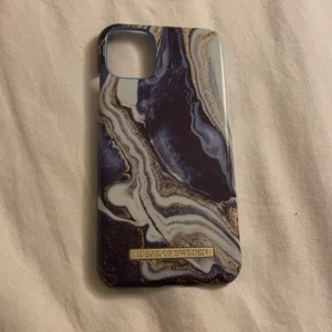 IDEAL OF SWEDEN,skal - IDEAL OF SWEDEN SKAL, använt nånsin få gång. Säljer pågrund av att jag har bytat telefon. Skalet passar till en iPhone XR och iPhone 11. Ny pris på hemsidan är 299kr.                                                                                 Pris:100kr