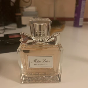 Dior parfym - Säljer min Dior parfym, aldrig använt den💕. Startar en budgivning då fler var intresserade 