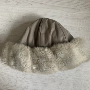 Pälsmössa!  - Oanvänd pälsmössa till vintern. Varm skön! 