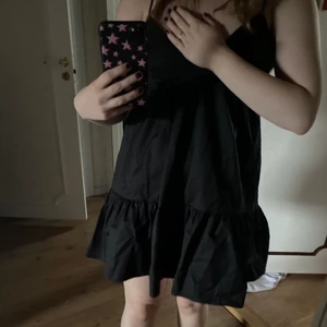 Zara klänningen!! - Säljer denna urgulliga klänningen i stl s då den är för liten på mig :(. Den är helt ny, endast provad! Köparen står för frakten!