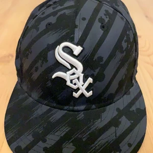 New era keps - Häftig New Era keps. Köptes på Sellpy. Inte använt denna mågot alls i princip. 