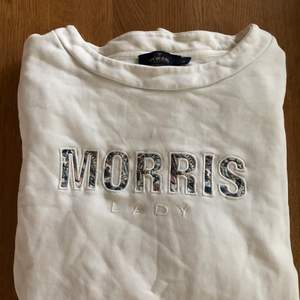 En jättefin Morris tröja som tyvärr inte kommer till användning och är därför använd Max 2/3 gånger. Den är perfekt i storleken och passar alltså en som bär storlek M i vanliga fall. 