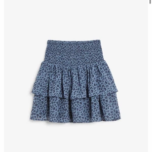 Kjol - Säljer en blå kjol från Kappahl 💕 Den är i storlek 170 ( xs/s). Den är ny, jag har bara använt den typ 10 minuter. Den är slutsåld i hemsidan så den är svårt att hitta och många vill ha den☺️ Kom privat för mer bilder, buda i kommentarerna❤️
