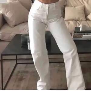 Säljer dessa oanvända jeans från zara💕 lånad bild 