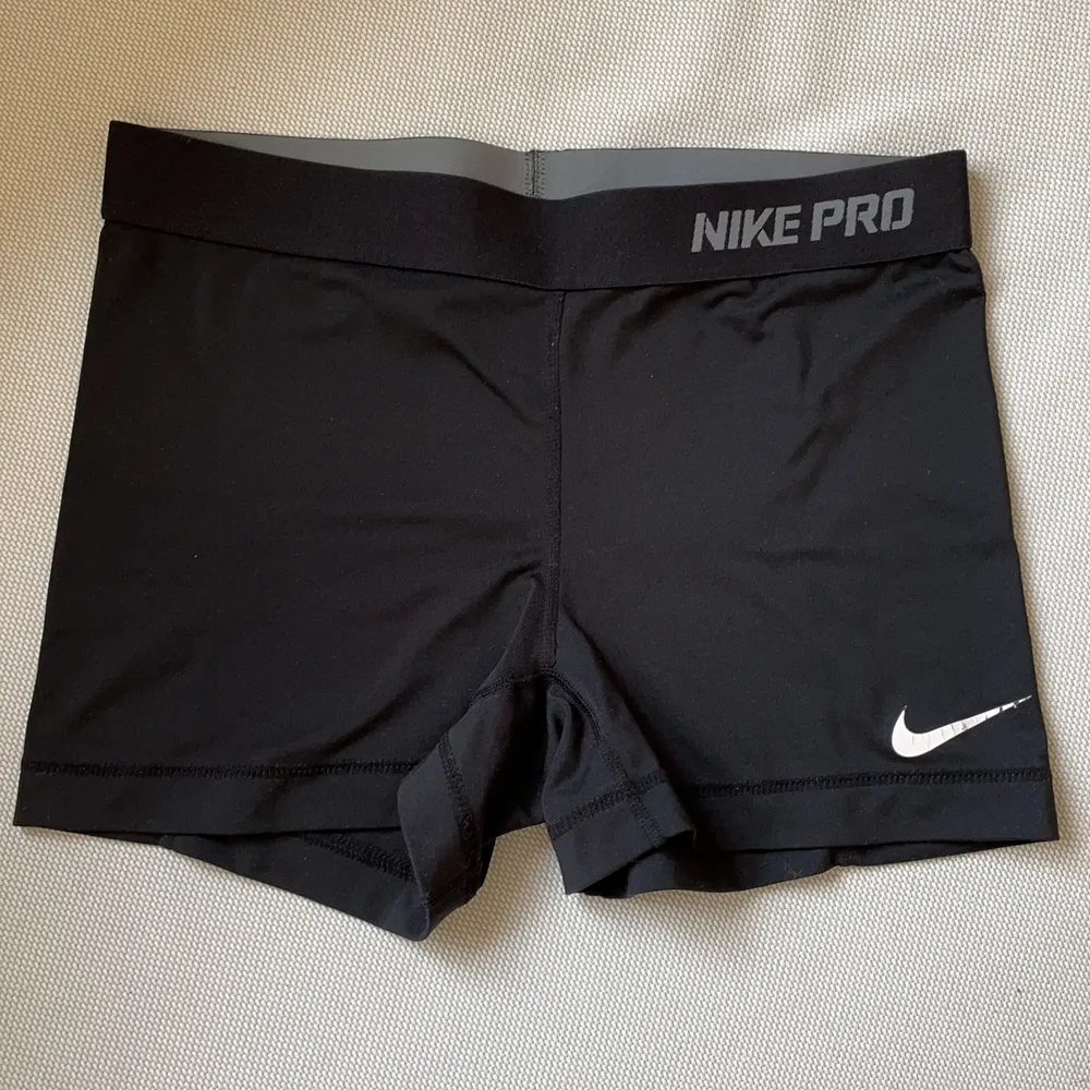 Nike Pro shorts i storlek M. Shorts.