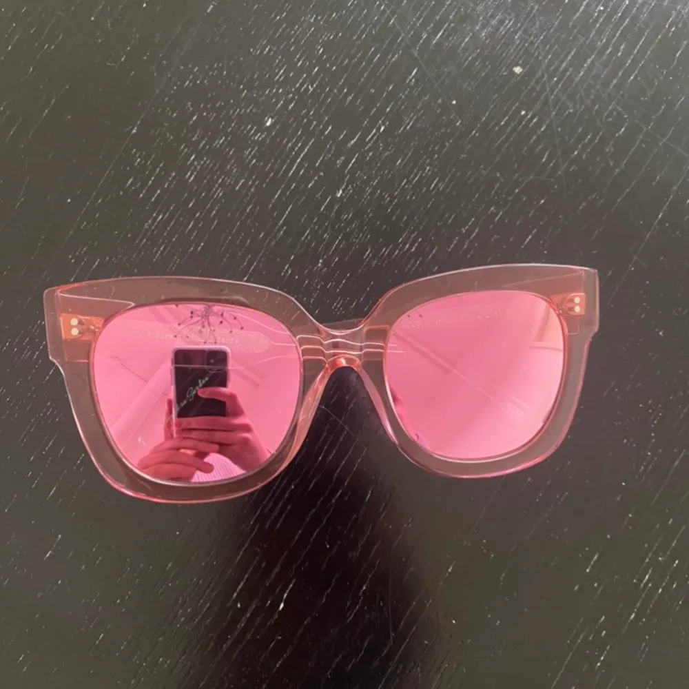 Chimi eyewear solglasögon i Guava och formen 008. Fodral och låda följer med. Köpa för 1000kr på chimis egna butik i Stockholm . Accessoarer.