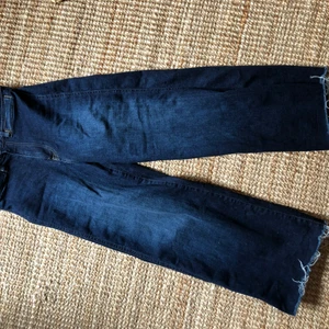 Mörkblå jeans i culotte stil - Mörkblå jeans i culotte stil, fina till sommaren i storlek 36💙 pris 80+frakt