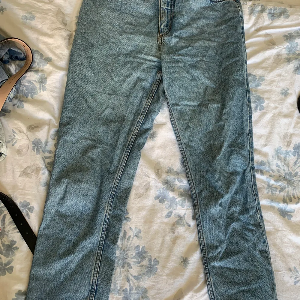 Fina jeans från monki perfekta till sommaren!. Jeans & Byxor.