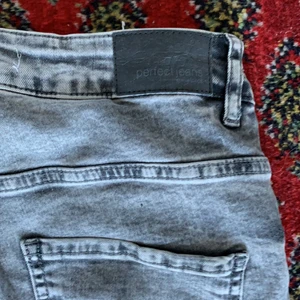 Jeans Gina tricot - Ganska använda, passar mig som har S