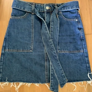 Jeanskjol - Superfin jeanskjol från Gina! Frankt ingår ej