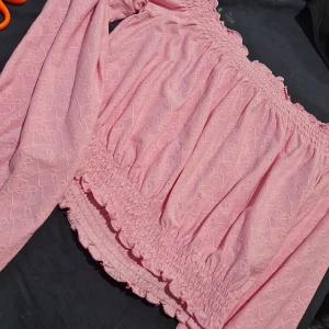 Säljer mag tröjor 50kr st  - Hej ja säljer mina magtröjor 50kr st inte använda mycken 