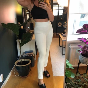 Kostymbyxor  - Stretchiga kostymbyxor från HM. Passar XS/S. Aldrig använda.