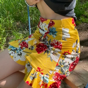 Super söt sommar kjol - Sommar kjol i gott skick. Knappt använd