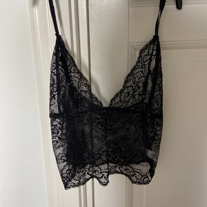 Svart bralette  - Superfin men var för stor! Helt ny och endast testad 😍 perfekt att sova i exempel 👍🏻