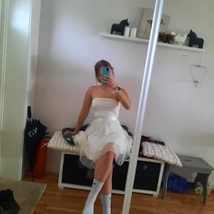 Ida sjöstedt klänning - Fin student/avslutning/midsommar- klänning från Ida sjöstedt. Kan hämtas upp I falun alt fraktas❤ vid ett smidigt köp kan priset diskuteras 