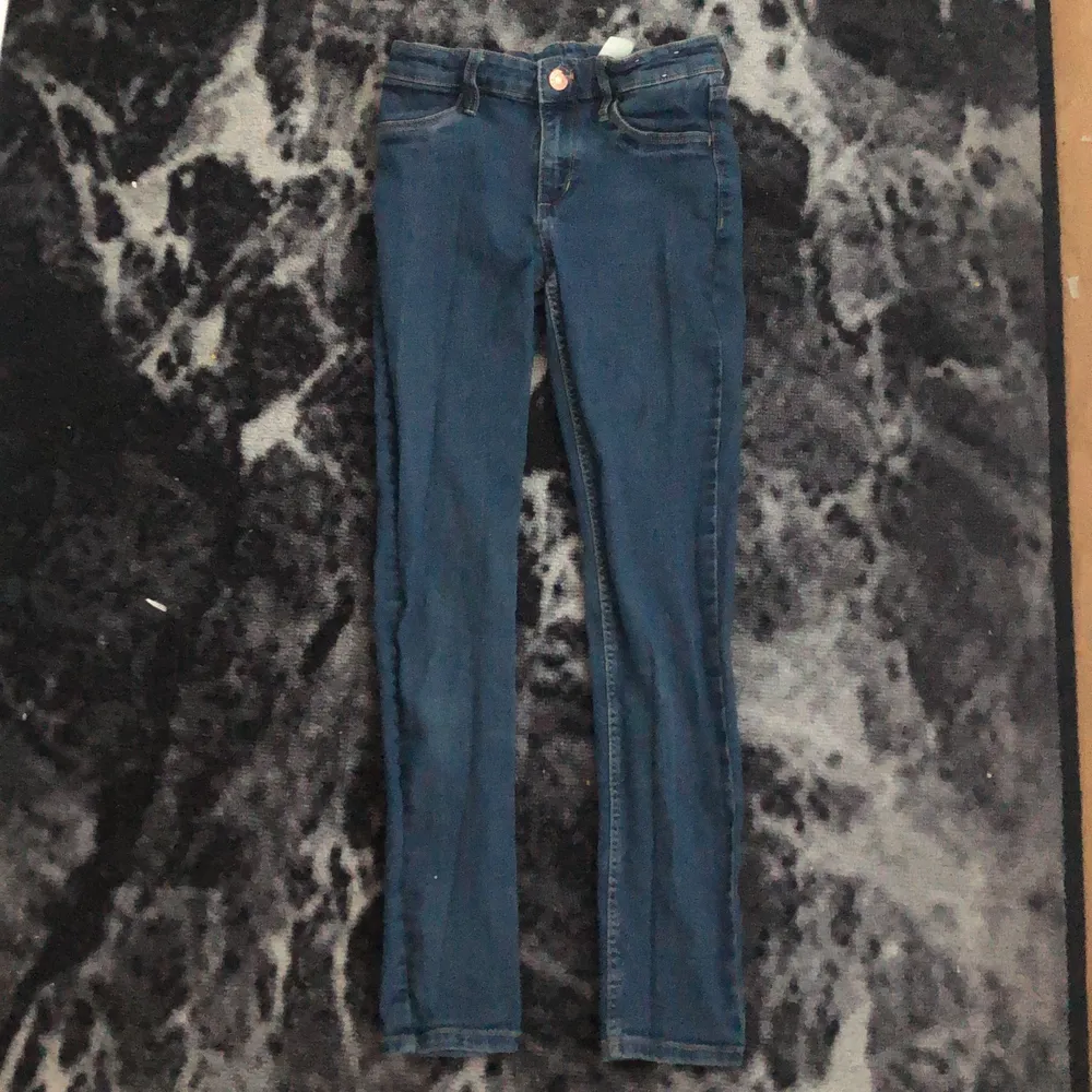  skinny fit blåa tajta. Jeans & Byxor.