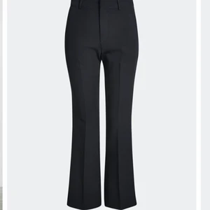 Kostymbyxor bikbok  - Svart kostym byxor ifårn bikbok, BRA skick!!🖤