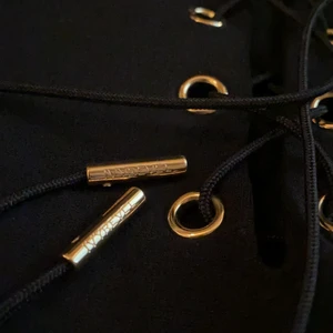 Ivyrevel topp M - Topp från Ivyrevel i strl M. Använd en gång och aldrig efter det pga fel storlek. Lite stor för mig som har S, skulle passa en M jättefint.