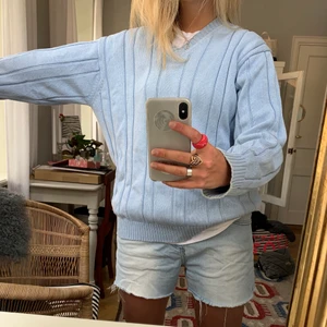 Stickad blå tröja  - Najs till sommarkvällar😉