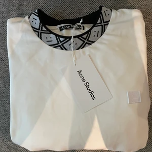 Acne Studios Eternal Rib Face  - Helt ny tshirt i Storlek M. Nypris 1700kr. Köparen står för frakt