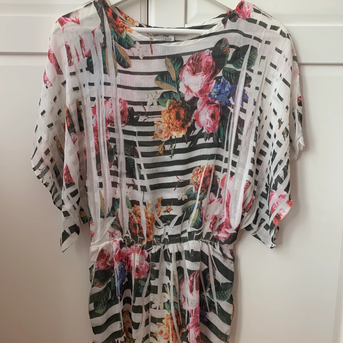 Snygg sommarblus strl M