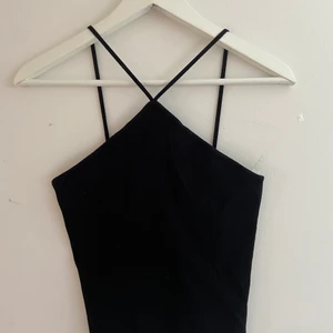 Slutsålt populärt Zara linne!!🌟 - Superfint och somrigt linne i toppskick köpt på Zara! endast prövad då jag inte haft tillfälle att ha det🧡 strl M          Möts upp i sthlm annars står köparen för frakt🙌🏼