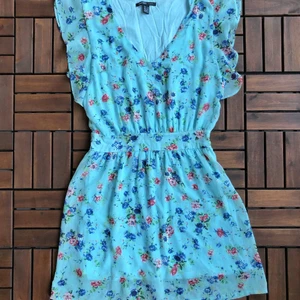 Somrig klänning från Mango stl XS - Somrig klänning från Mango i storlek XS.