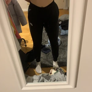 Nike Mjukisbyxor  - Svarta Nike mjukis byxor i storlek XS