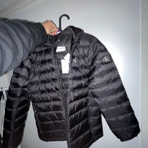 Storlek Medium - Helt ny calvin klein jacka!