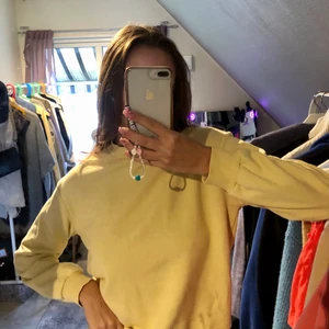 Fin sweatshirt  - Fin sweatshirt i bra skick, knappast använd i storlek S 💛⭐️🌼