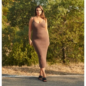 Adoore Slip Dress Brown 36 - Hej! Säljer denna ifrån Adoores nya höstkollektion. Endast använd två gånger. Inga defekter eller dylikt, således mycket gott skick. 