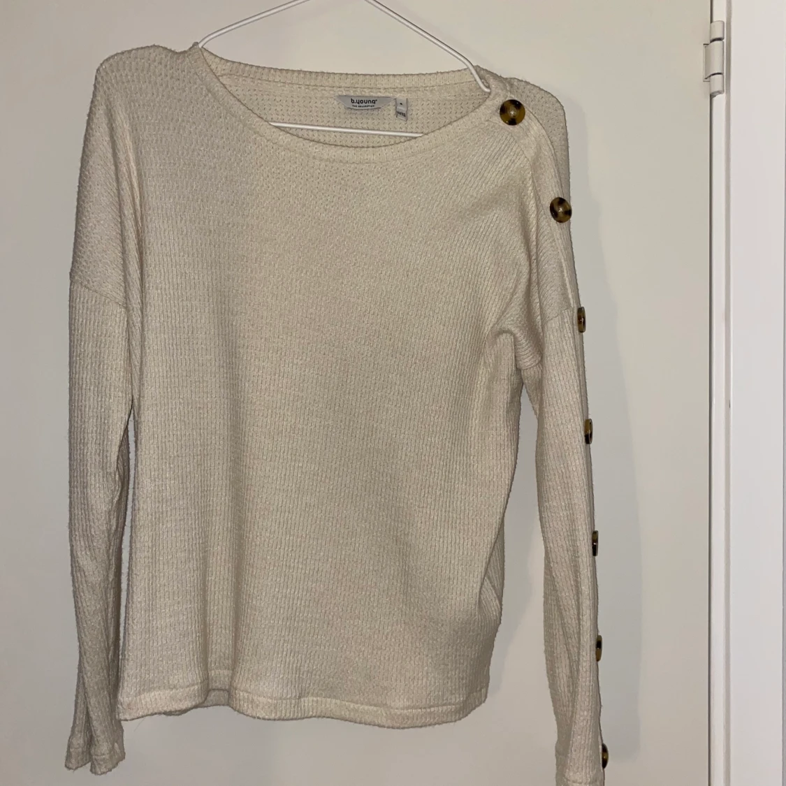 Beige stickad tröja strl S