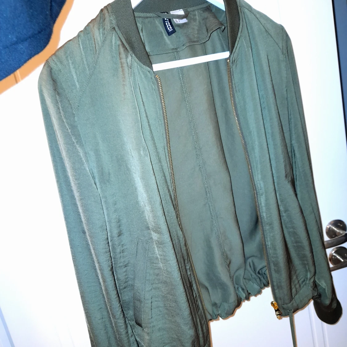 Militärgrön bomberjacka (tunn) - 90