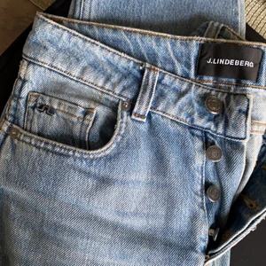 J.Lindeberg jeans  - Jeans i bra skick, sällan använda, kostade över 1000 som jag minns 1600 ungefär