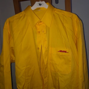 DHL limited skjorta strl L - Fett nice skjorta, köpte för 500 så kmr vilja sälja för 300, om jag har en bra dag kanske lite mindre :)
