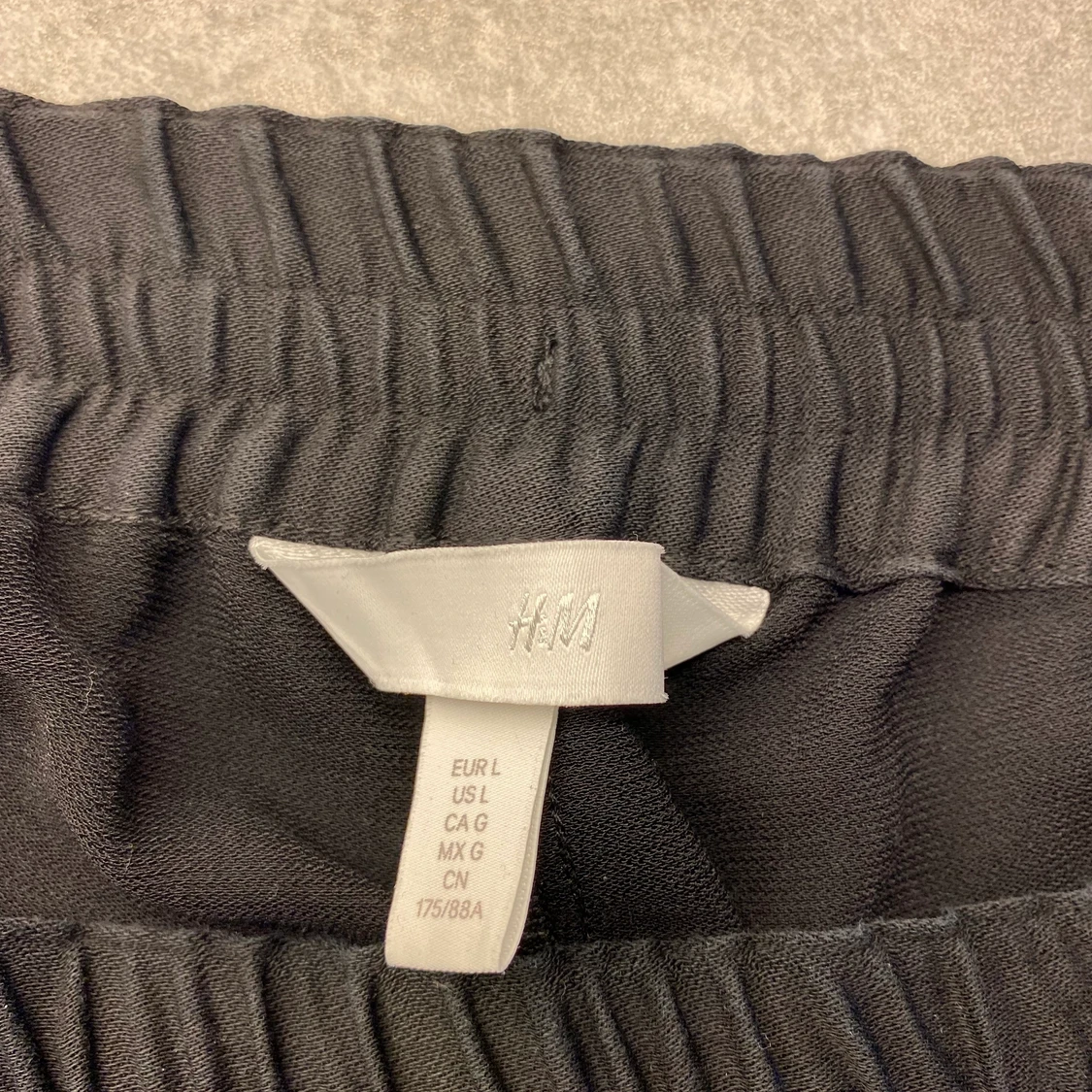 Svarta tygbyxor i storlek L - 91